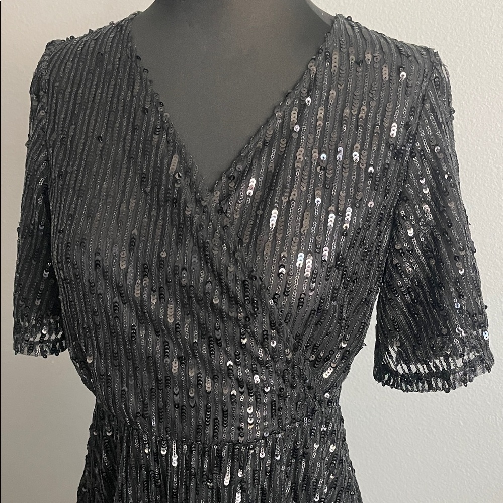Ivy City Co Elegant Black Midi Dress - Picture 5 of 8